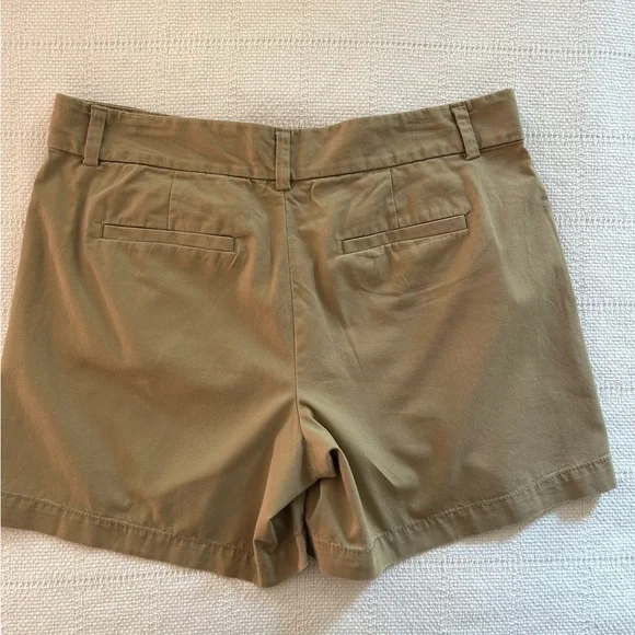 🔥LOFT Khaki Short Size 10 - Picture 2 of 6